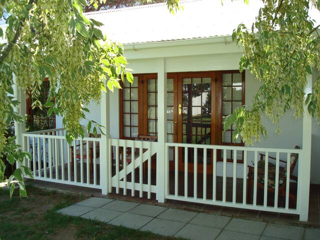 Berry Cottage Cottages For Rent In Franschhoek Western Cape