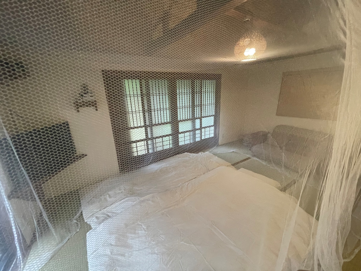 蚊帳の中でゆっくり眠ってください♪
（2名様利用時のイメージ）