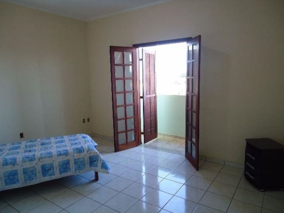 Quarto Individual com varanda