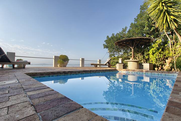 Spectacular views from charming house with pool ! gallery image 4
