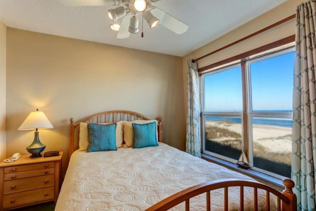 Master Bedroom - watch the sunrise from your bed!