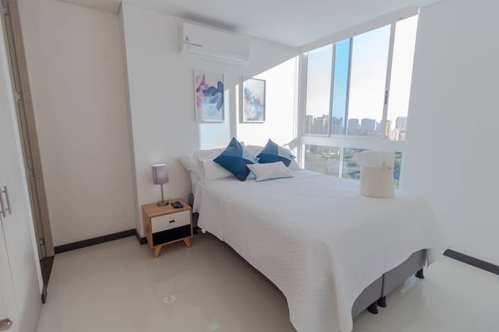 Habitacion con baño privado ,Aire Acondicionado ,TV -Cable ,Closet guarda ropa 1 cama doble y debajo de esta cama hay un nido con una cama sencilla muy comoda