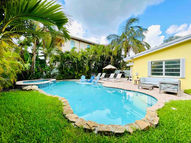 Sunshine-House on the beach-Downtown-Heated Pool gallery image 3