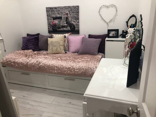 Cosy room in quiet residential area