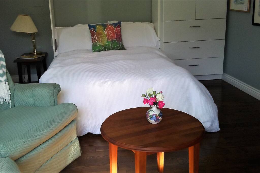 Comfortable seating area with TV, Wifi