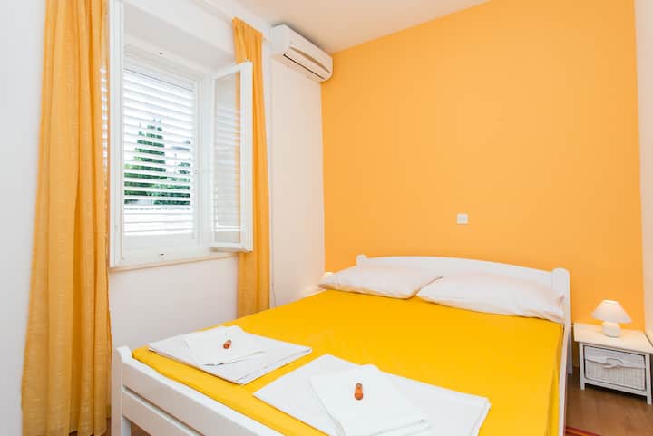 Yellow room+private entrance, 10min from Old Town