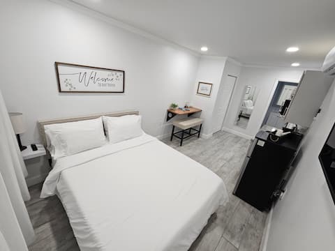 Cozy Oasis/queen bed/private parking near FTL/NSU