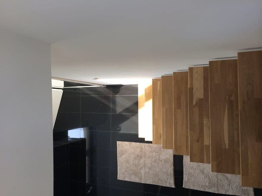 Treppe von Schlafzimmer zum Bad