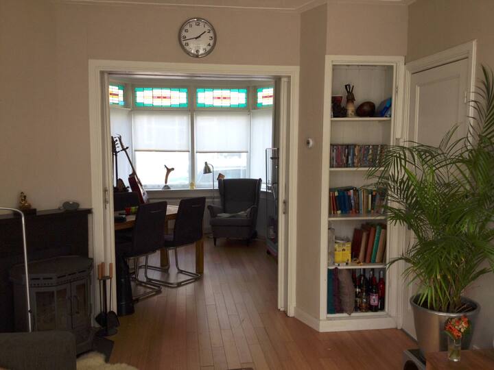 Original Comfortable 1930's house.