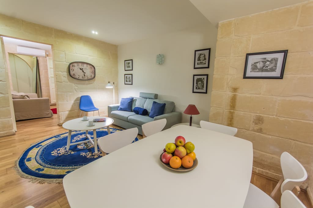 Lounge / Dining area