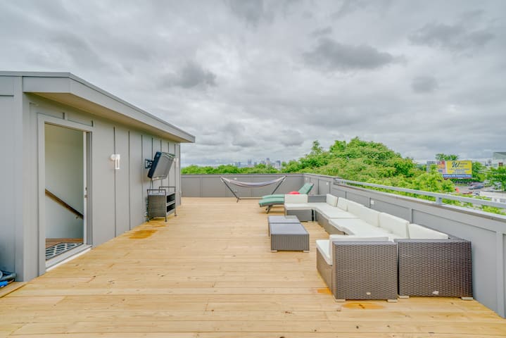 Movie Theater Rooftop Views 2 units Luxury Retreat