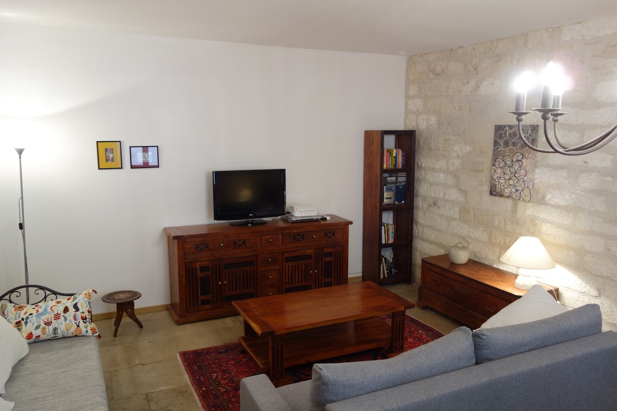 Popular Airbnb listing: Charming spacious in the historical in Centre