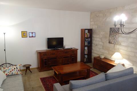 Popular Airbnb listing: Charming spacious in the historical in Centre