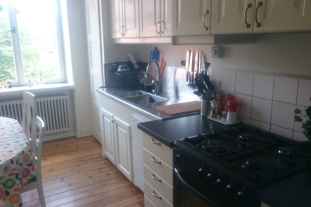 Kök m matplats