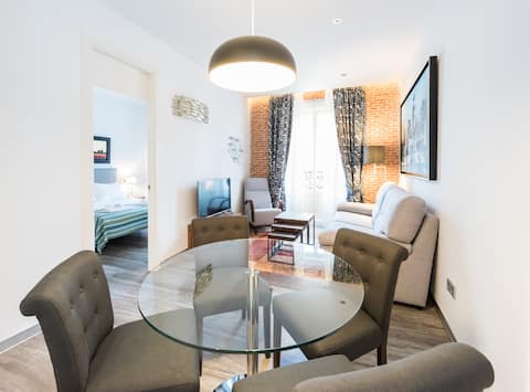 Anuncio de Airbnb popular: PUERTA DEL SOL CITY CENTER IV WITH BALCONY en Comunidad De Madrid