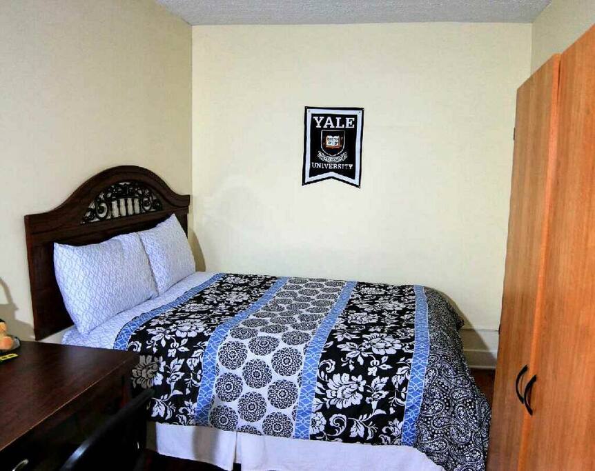 Freshly clean linen & pillows for each and every new guest