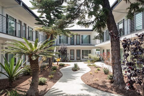 Airy Quiet Artbnb Design Oasis Minutes to LAX & Beaches
