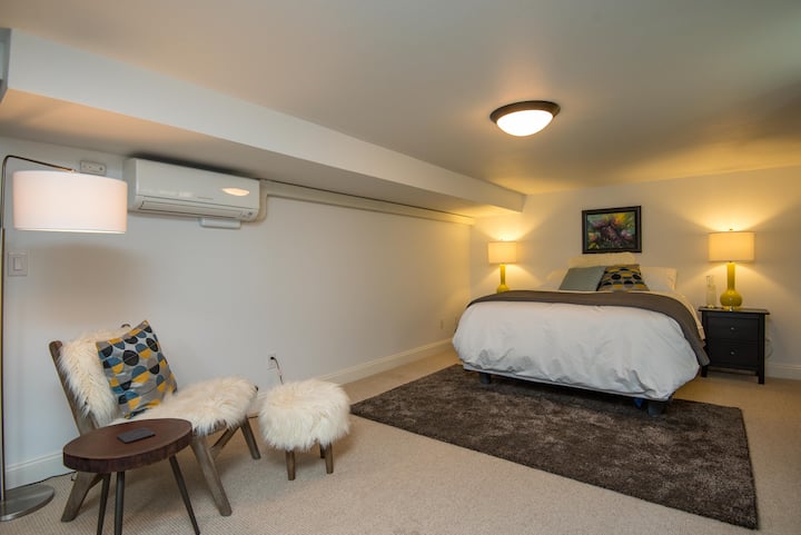 Grande chambre privée de 11' X 19'.