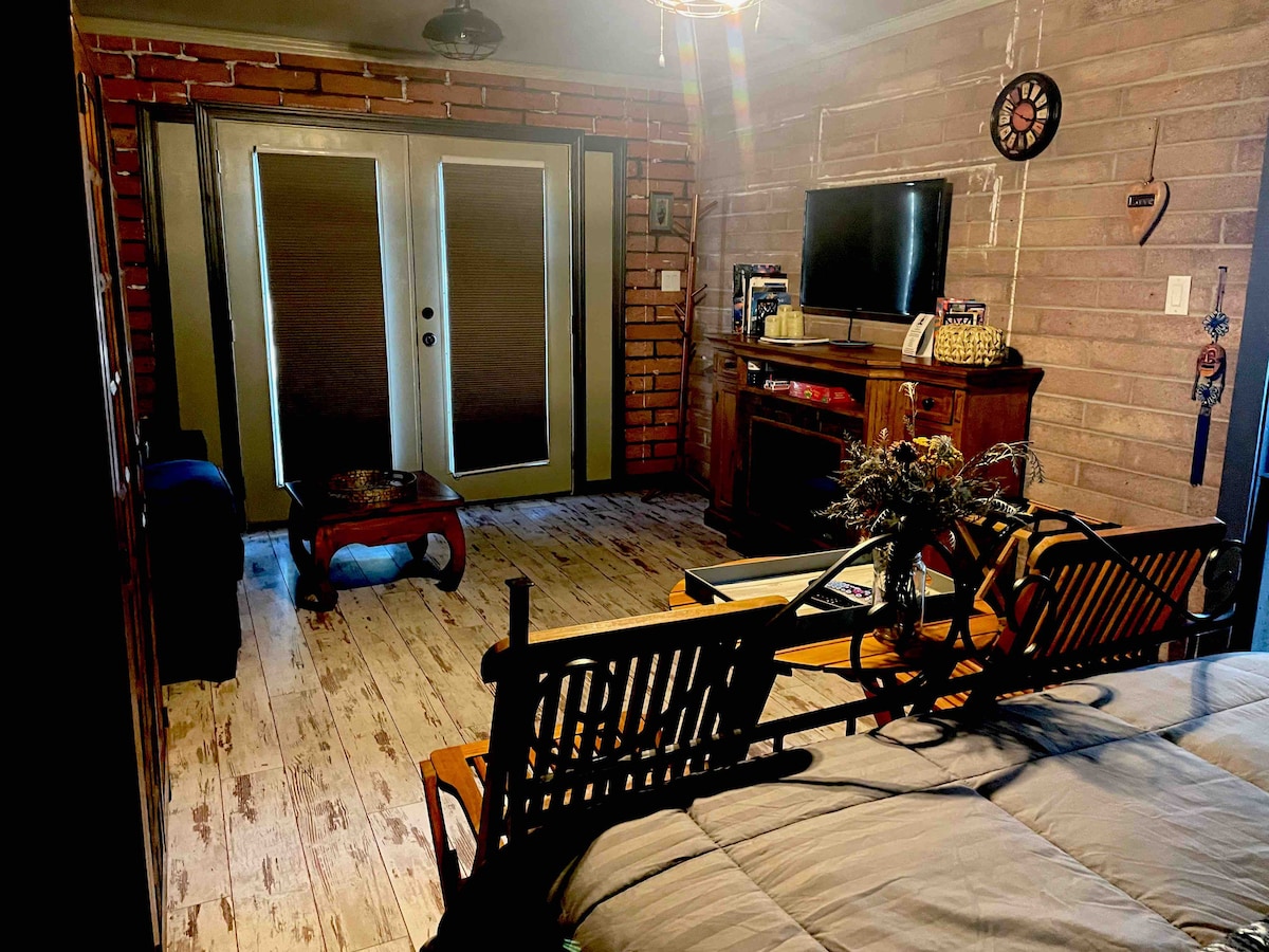 Puertas francesas al exterior donde a menudo vemos ciervos, javelina y otra vida silvestre