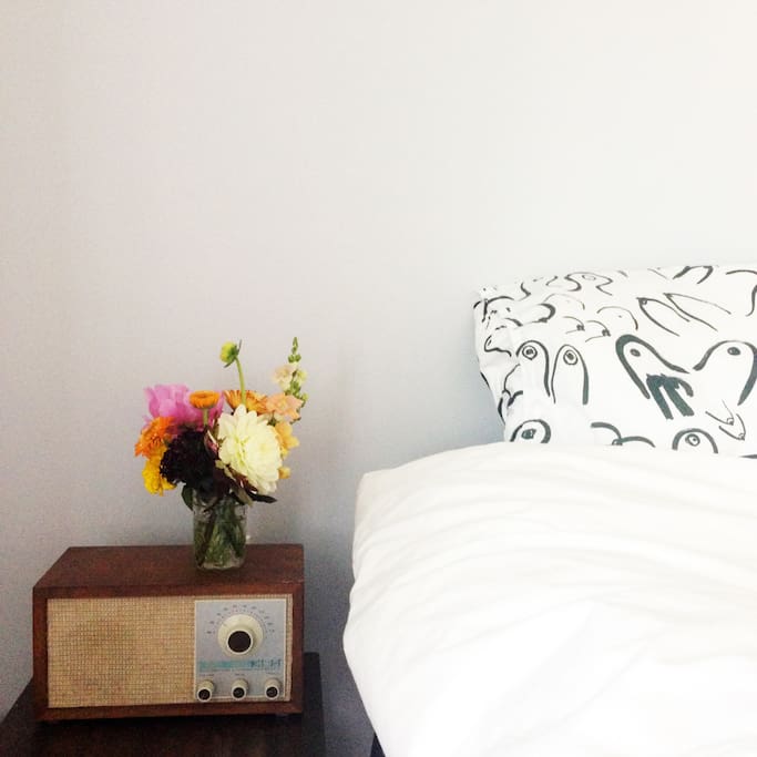The bed + the radio