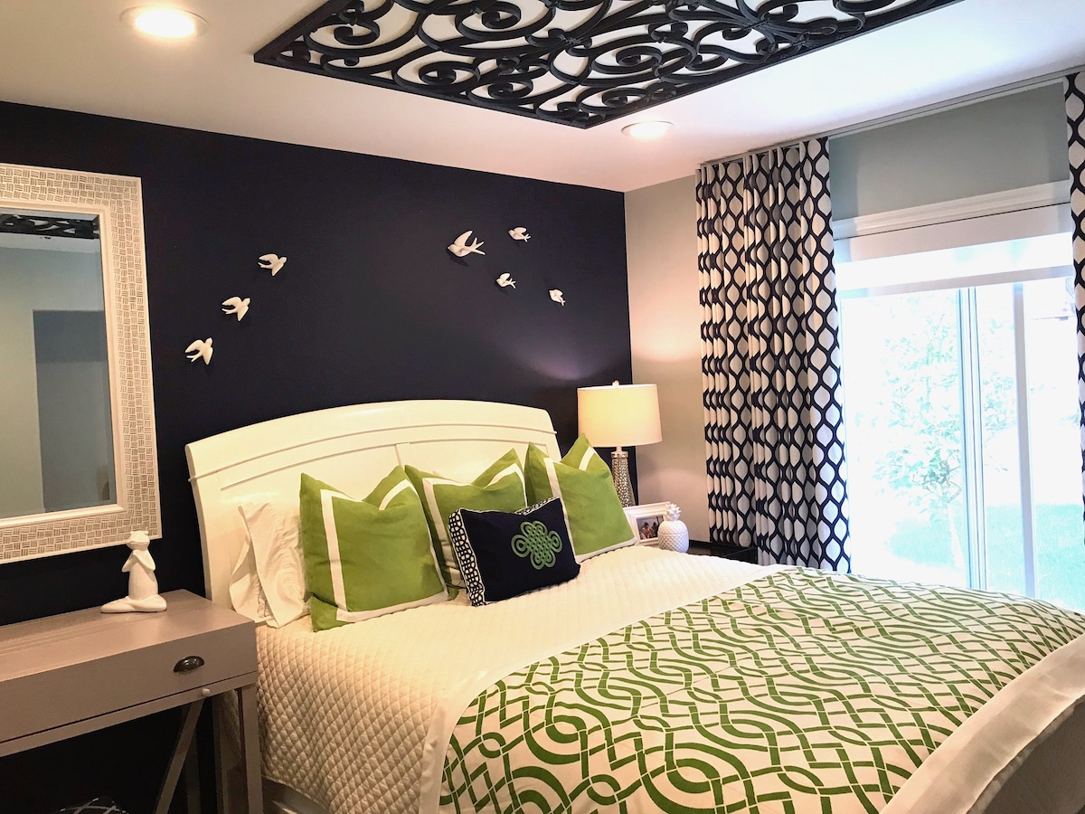 veliki udoban bračni krevet s madracem od memorijske pjene od 14inča i uvijek svježom posteljinom!  