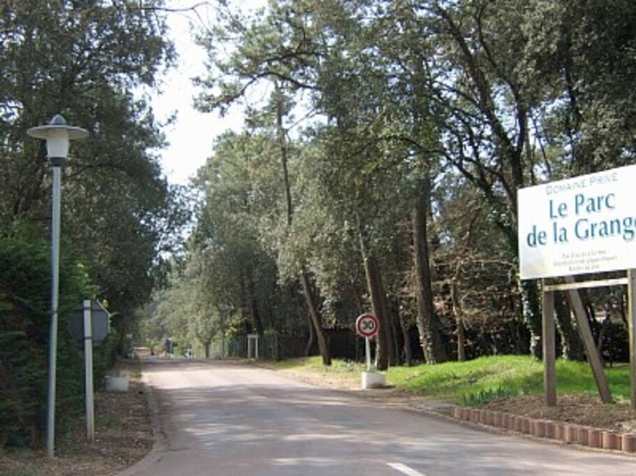 Entrée du domaine du Parc de la Grange