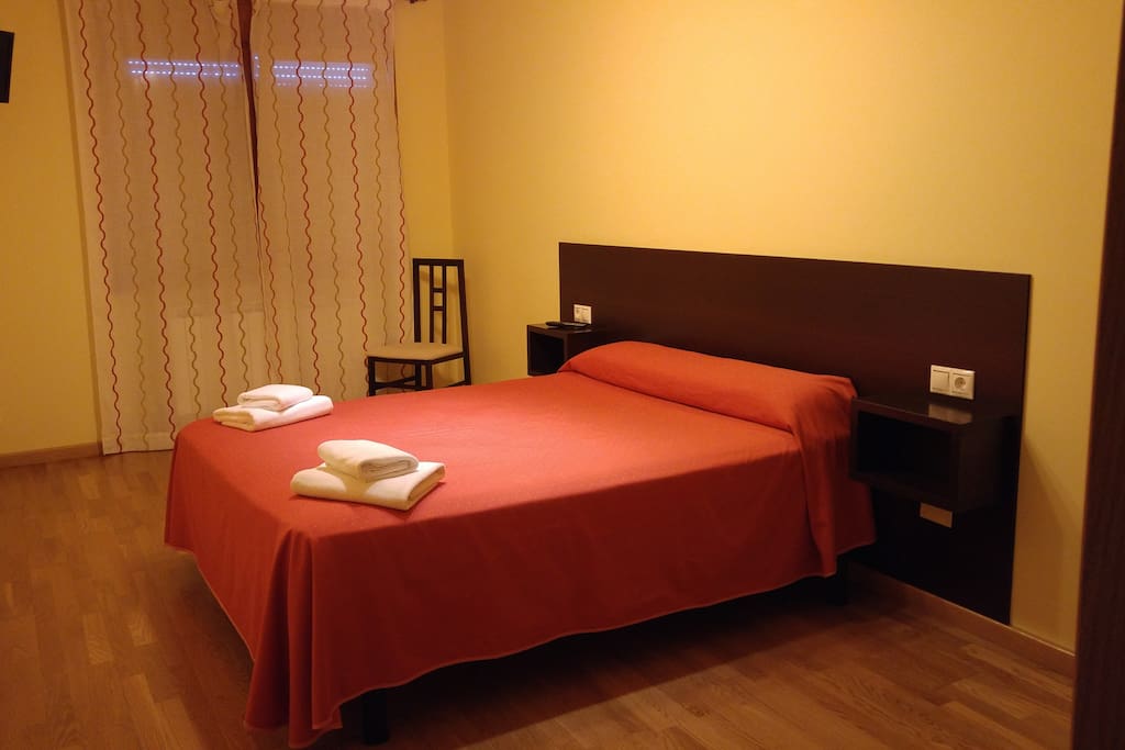 HAB. 1 CAMA MATRIMONIO