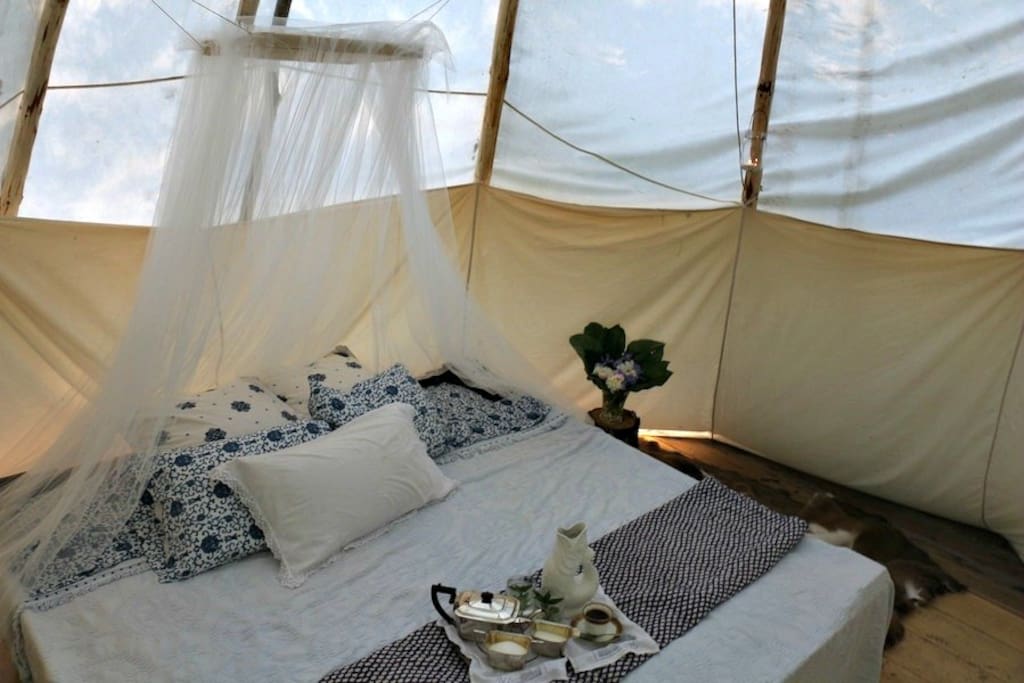In summer we remove the woodstove and make the bed a king - bringing your sleepingbags is standard - but linens can be provided for $20 extra.