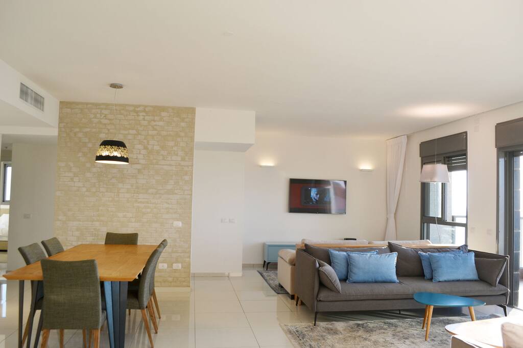 Spacious living room - Very bright, with a beautiful sea view