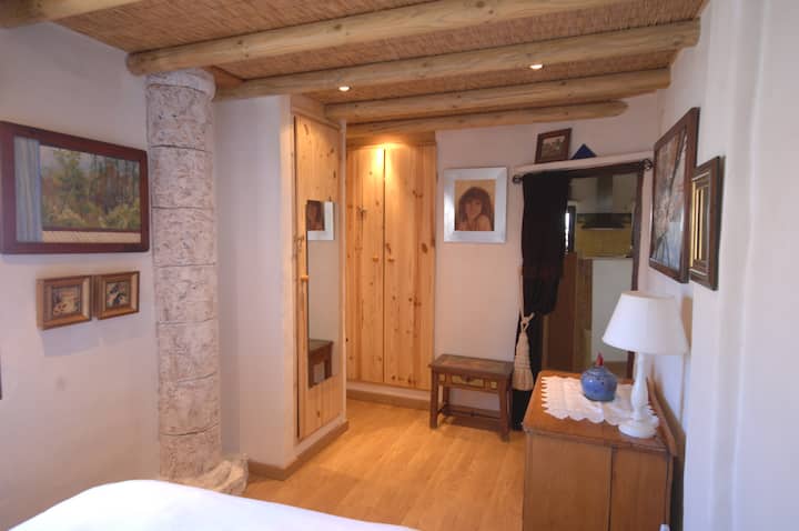 Beaucoup d'espace dans la chambre