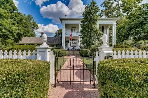 Antebellum Tuscaloosa Home 6 Blocks from Campus