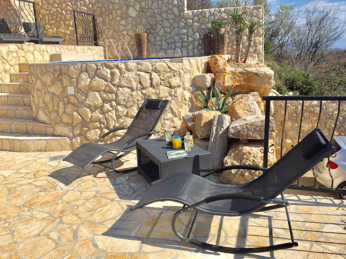 Tradicionalna primorska kuća za odmor Paun