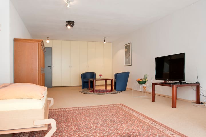 Private room with 1 bedrooms in Dortmund - viel Platz für große Koffer