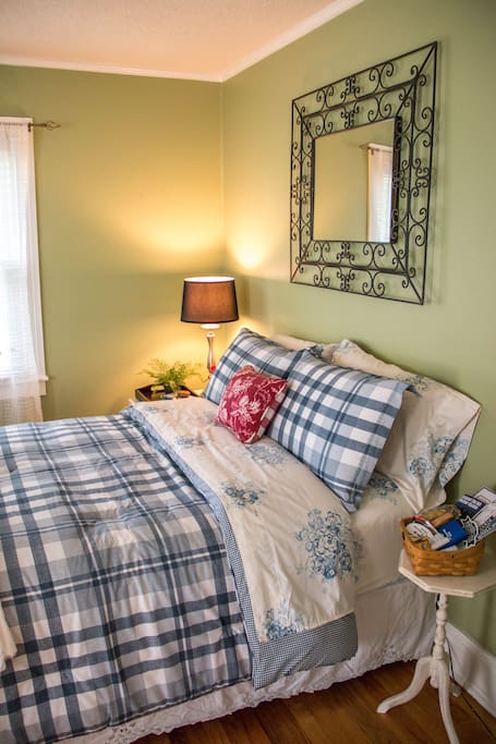 Upscale linens and sheets.