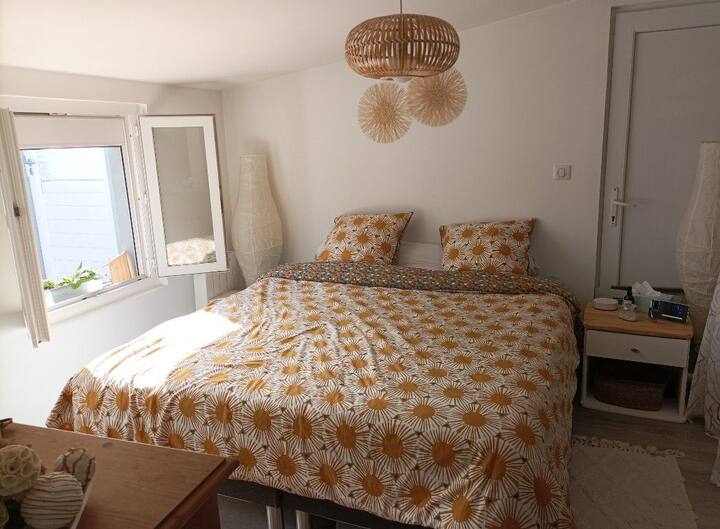 Спалня на приземния етаж, със самостоятелна баня, 180 легла 