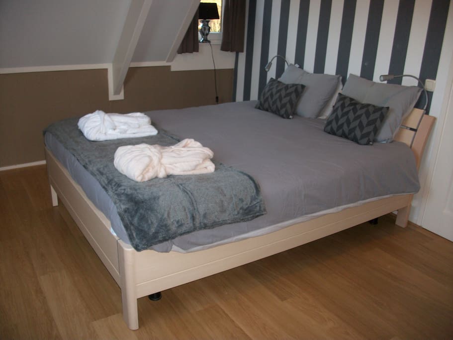 Boxspring met badjassen
