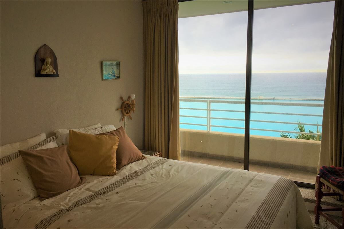 ห้องนอนที่ 2 พร้อมระเบียง/เตียงควีนไซส์