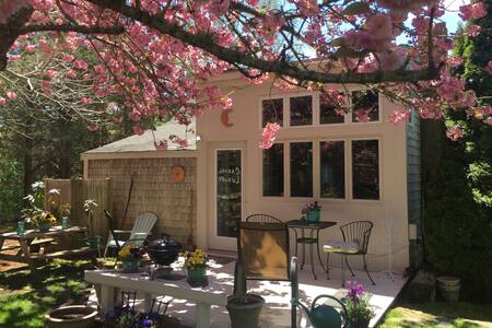 Charming Antique Cape Cod Cottage