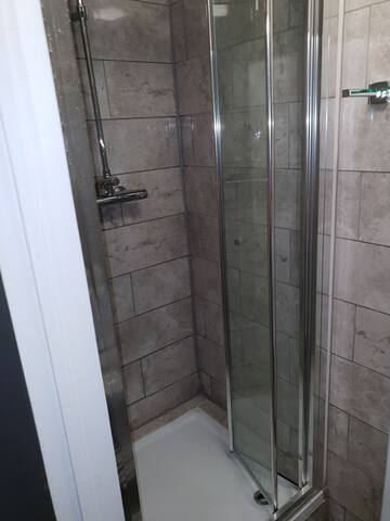 Lovely 4 bed house in bermondsey gallery image 3