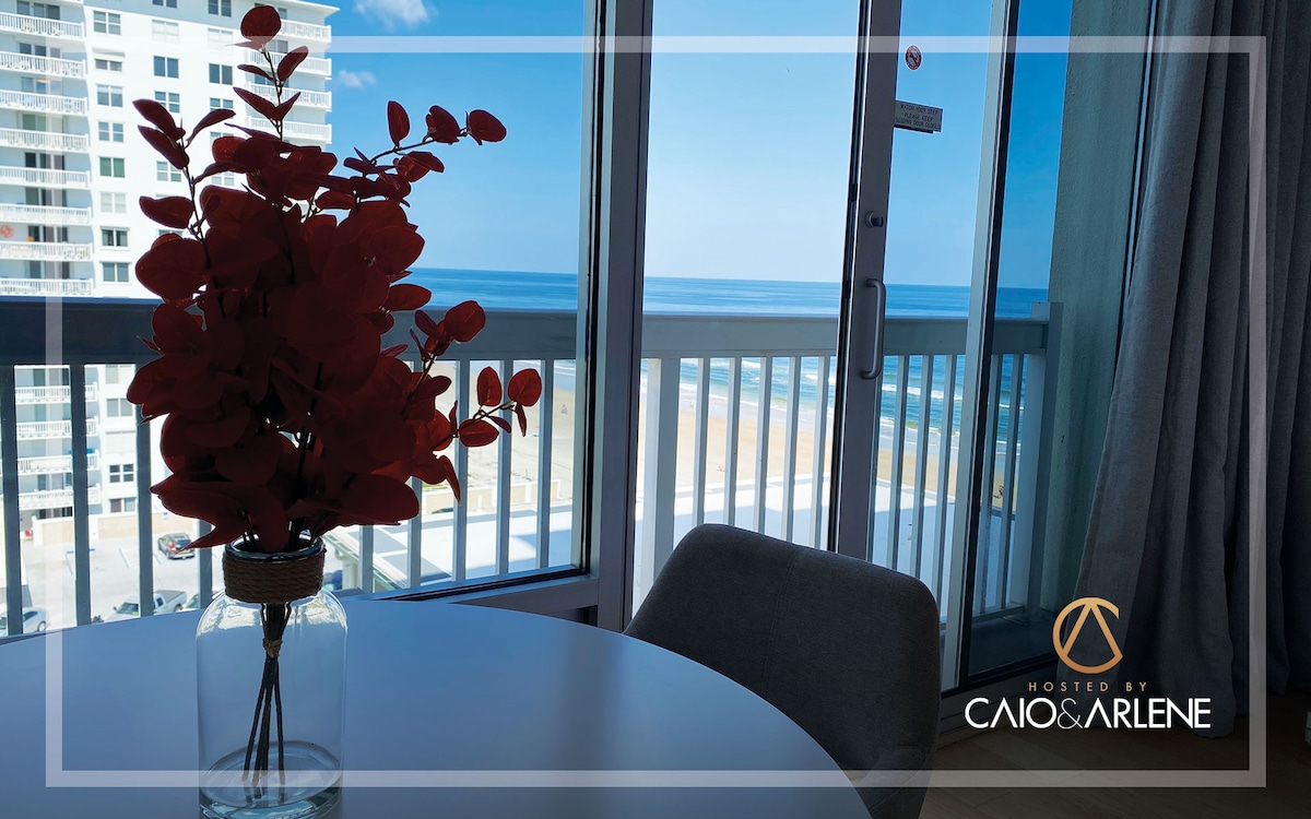 STUNNING OCEANVIEW, Beachfront, internet 70" TV