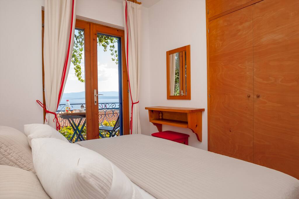 bedroom nr 1 with double bed and balcony exit