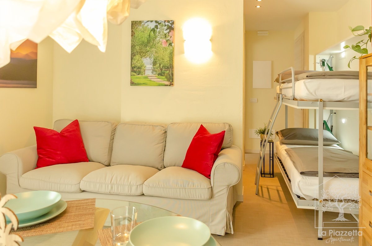 Top Airbnb: La Piazzetta Apartments: Olivo Apartment à Sirmione