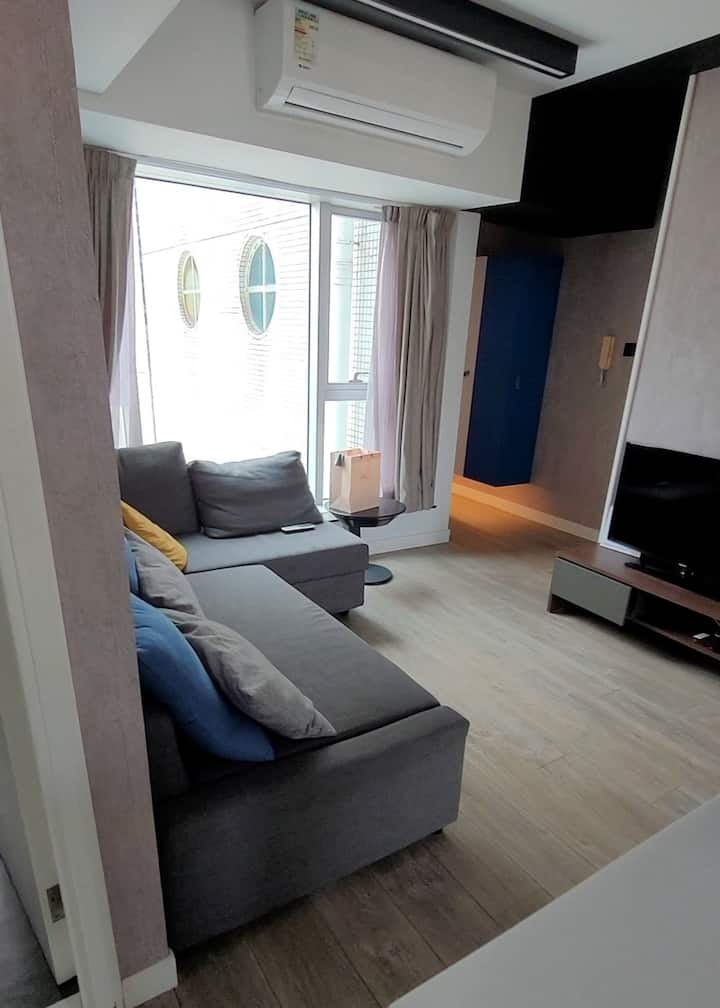 Designer Furnished 3 Bedroom/2 Bath In Central! - Tsim Sha Tsui