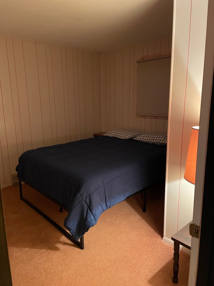 Dormitorio #2 (cama tamaño queen)