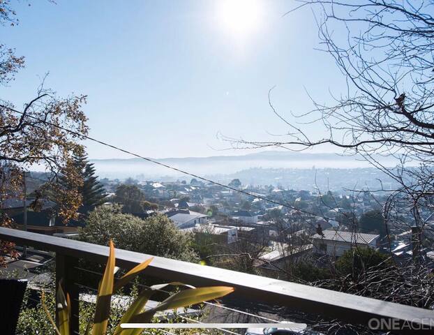 Large Light-Filled Home in Launceston + Wifi