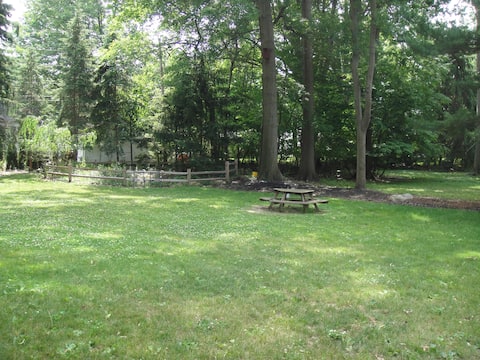 A  lovely guesthouse: park-like