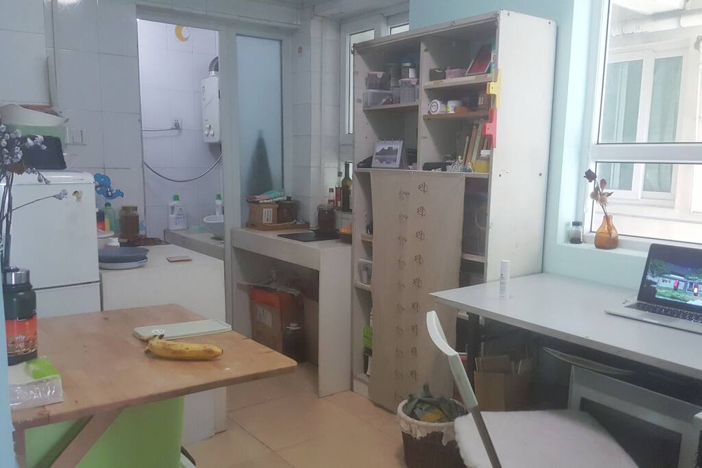 房子是小一室一厅,工作调度现在空置,可直接拎包入住