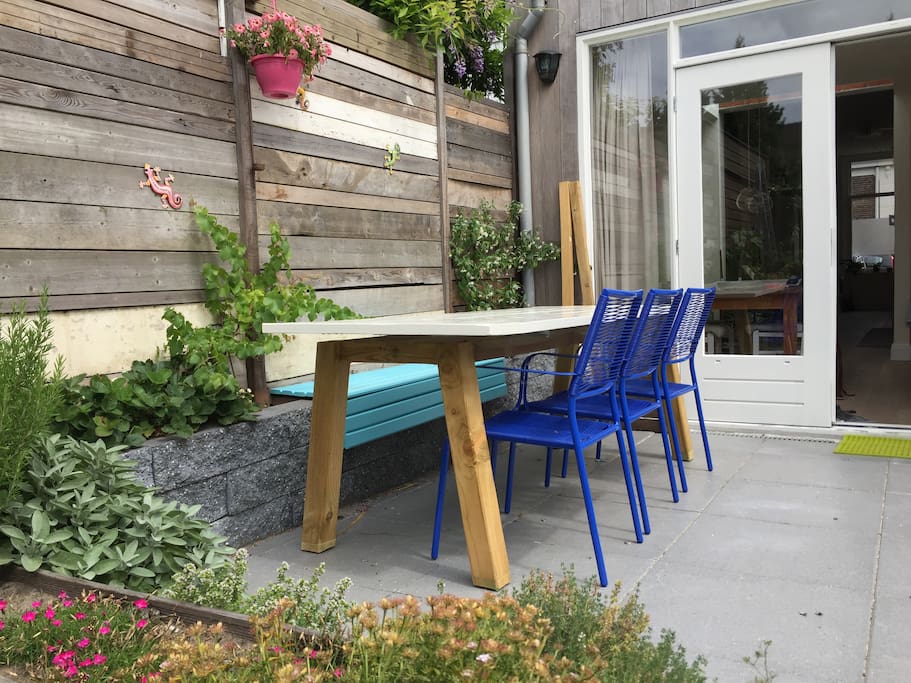 Terrace with 6 person table