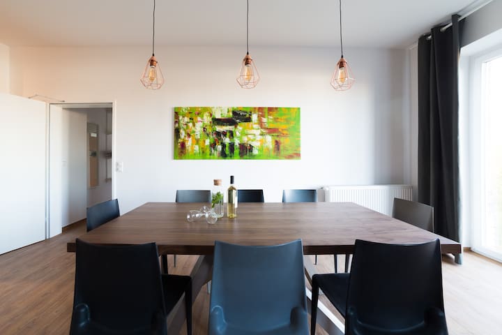 195 SQM & 5 BR – DESIGN APARTMENT // ENTIRE FLOOR