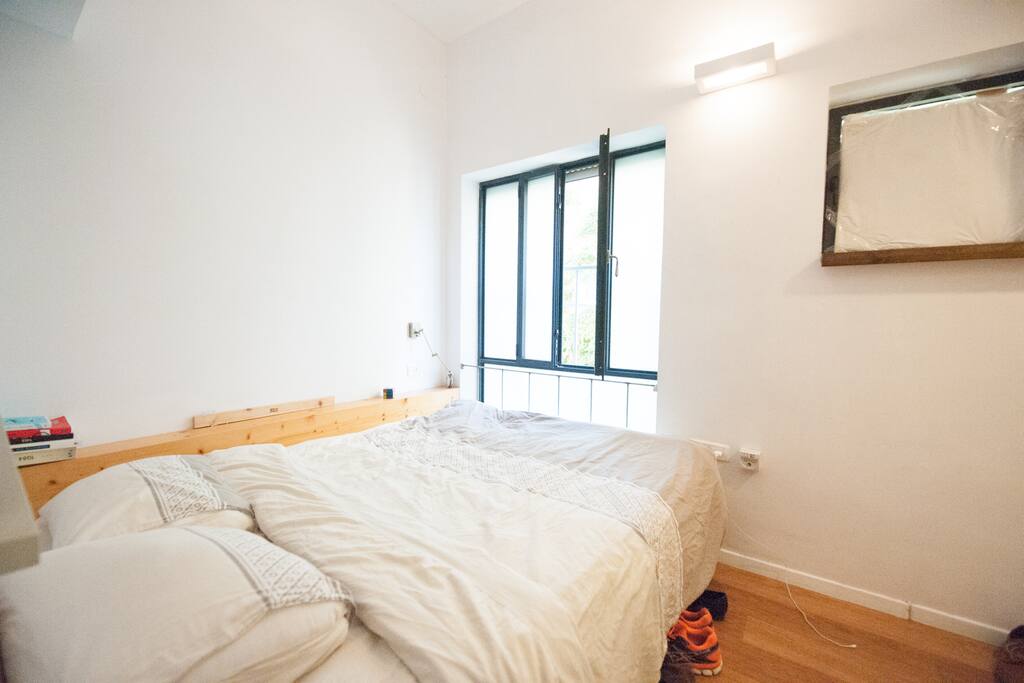 Bed room